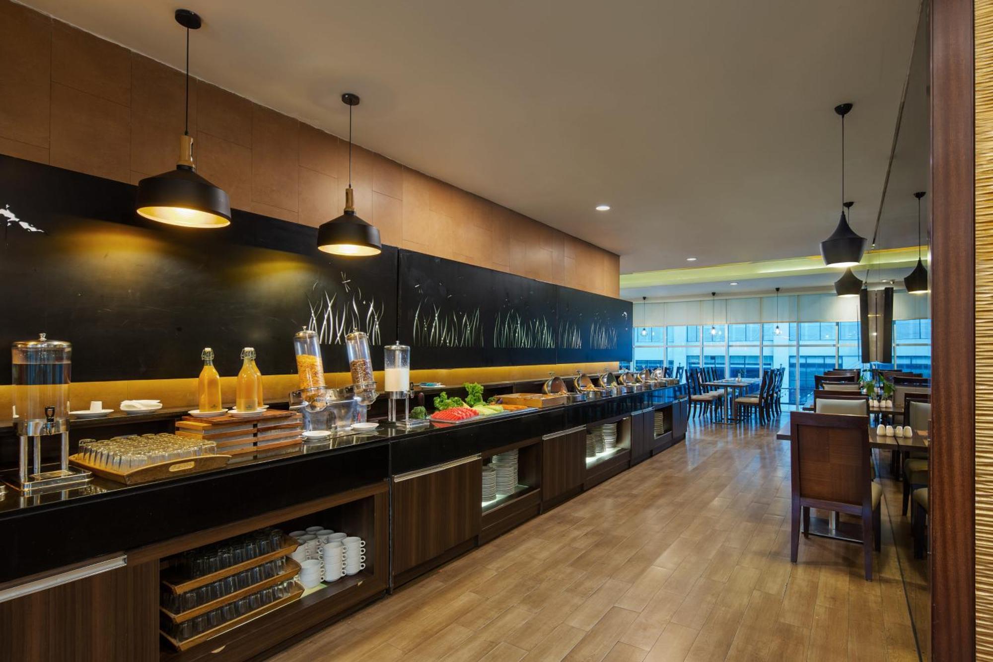 Hotel Santika BSD City-Serpong Exterior foto