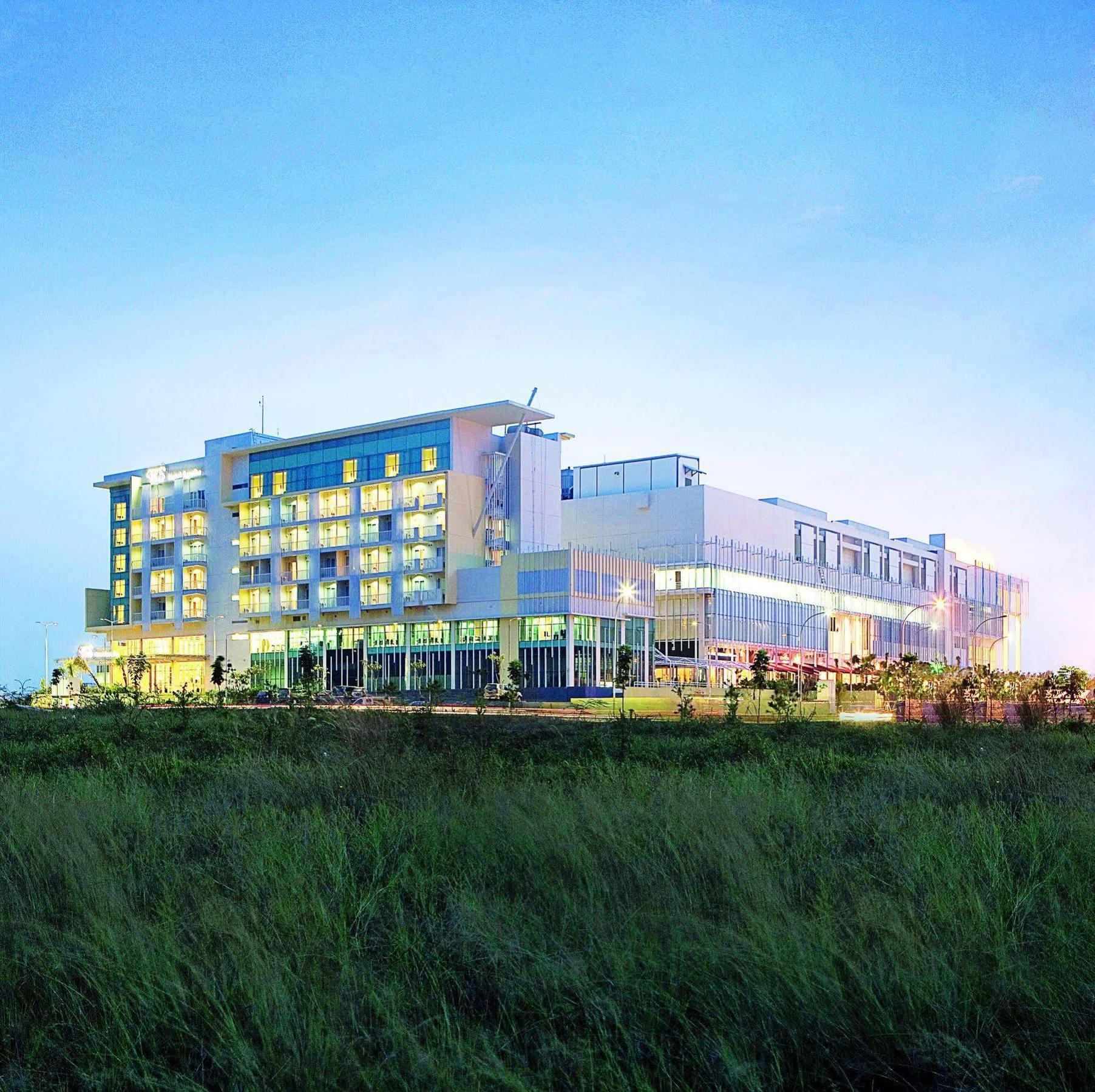 Hotel Santika BSD City-Serpong Exterior foto